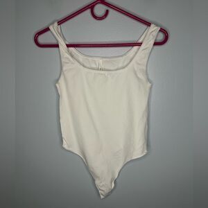 Aritzia Babaton White Scoop Neck Bodysuit Thong Size Medium